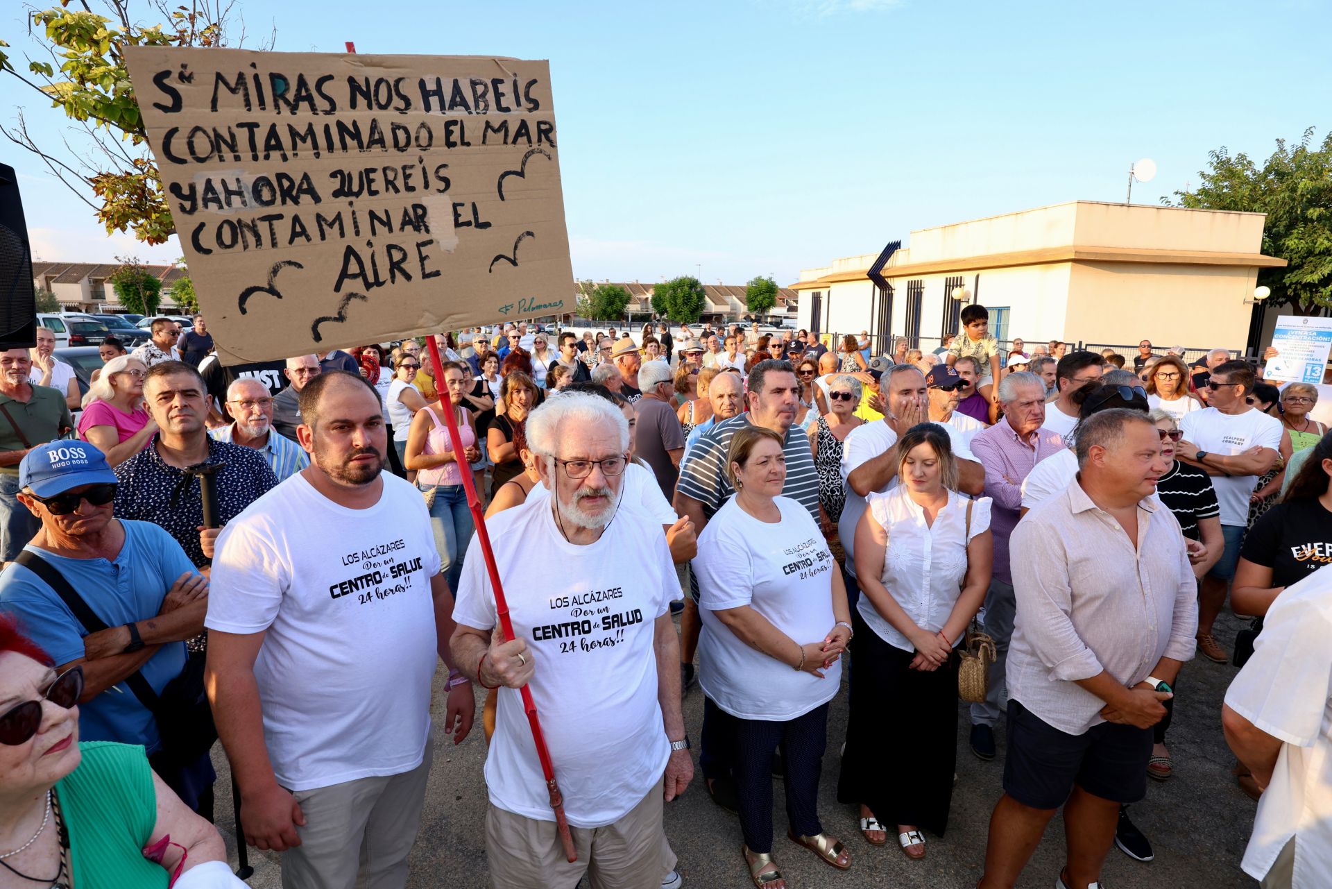 En imágenes, la concentración contra la planta incineradora de restos sanitarios en Los Alcázares