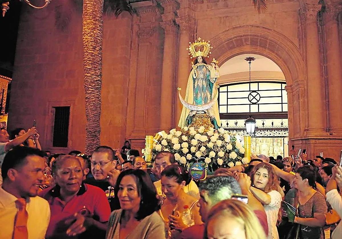 La procesión de la 'Virgen del Cisne', en Lorca.