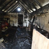 Imagen del interior y la cocina de la peña, quemado, este jueves.