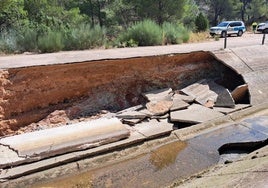 Rotura del canal a la altura de Liétor.