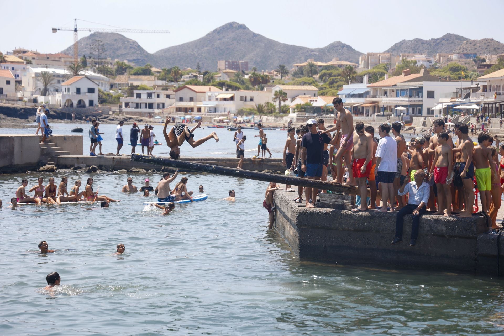 En imágenes, las playas de La Manga y Cabo de Palos se llenan en el puente de agosto