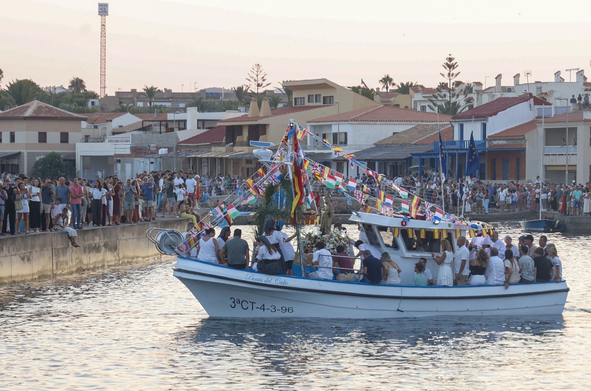 En imágenes, procesiones de la Virgen de La Asunción en Los Alcázares, Cabo de Palos y Los Nietos
