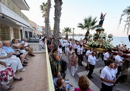La Virgen, en la procesión de Los Alcázares.