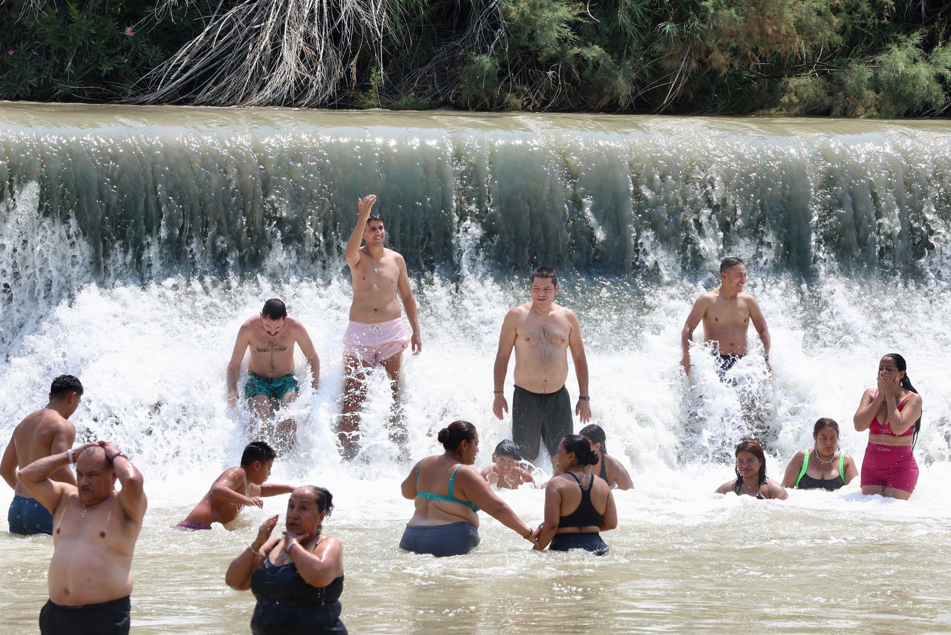 En imágenes, los ríos de la Región de Murcia se convierten en refugio contra la ola de calor