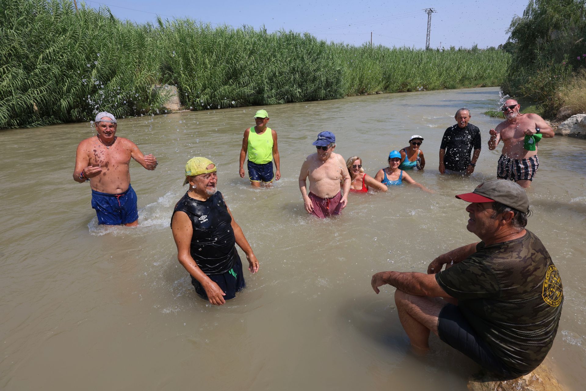 En imágenes, los ríos de la Región de Murcia se convierten en refugio contra la ola de calor