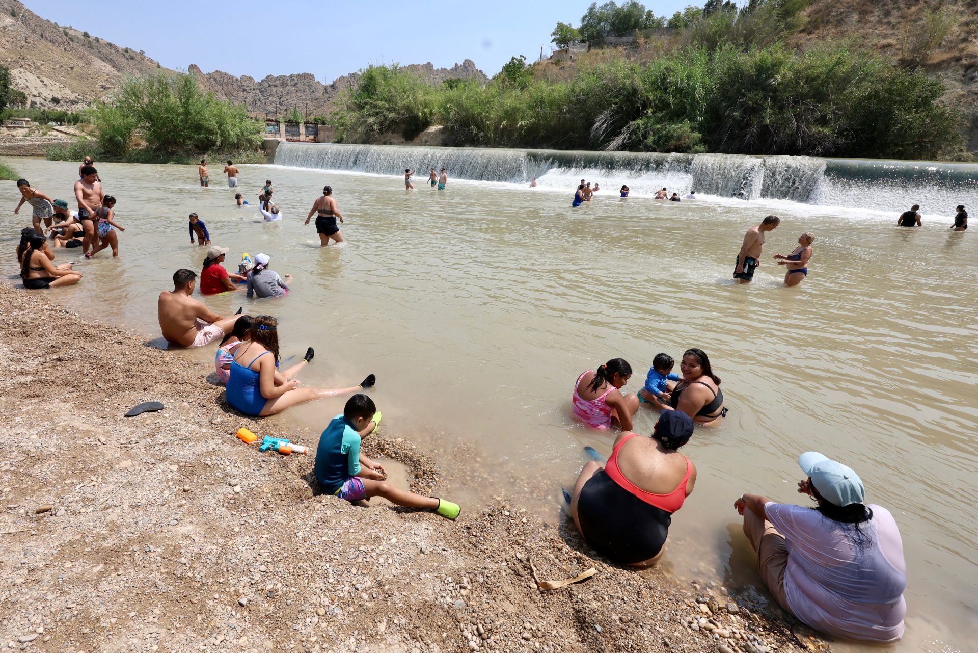 En imágenes, los ríos de la Región de Murcia se convierten en refugio contra la ola de calor