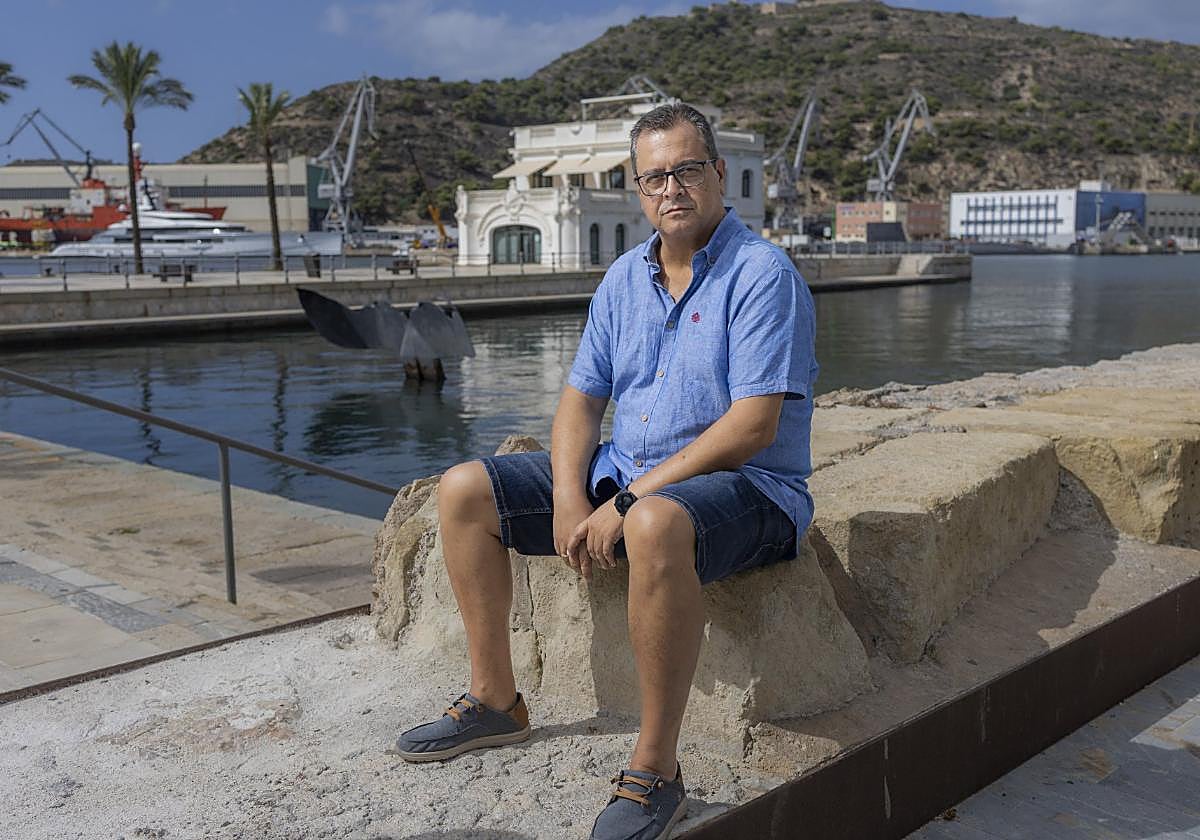 Uno de los lugares favoritos del escritor es la cola de Ballena en el puerto de Cartagena, junto al Museo Naval.