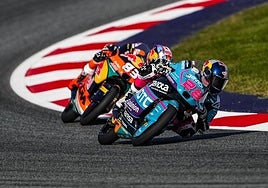 Máximo Quiles, por delante de Álvaro Carpe, en el Gran Premio de Austria.