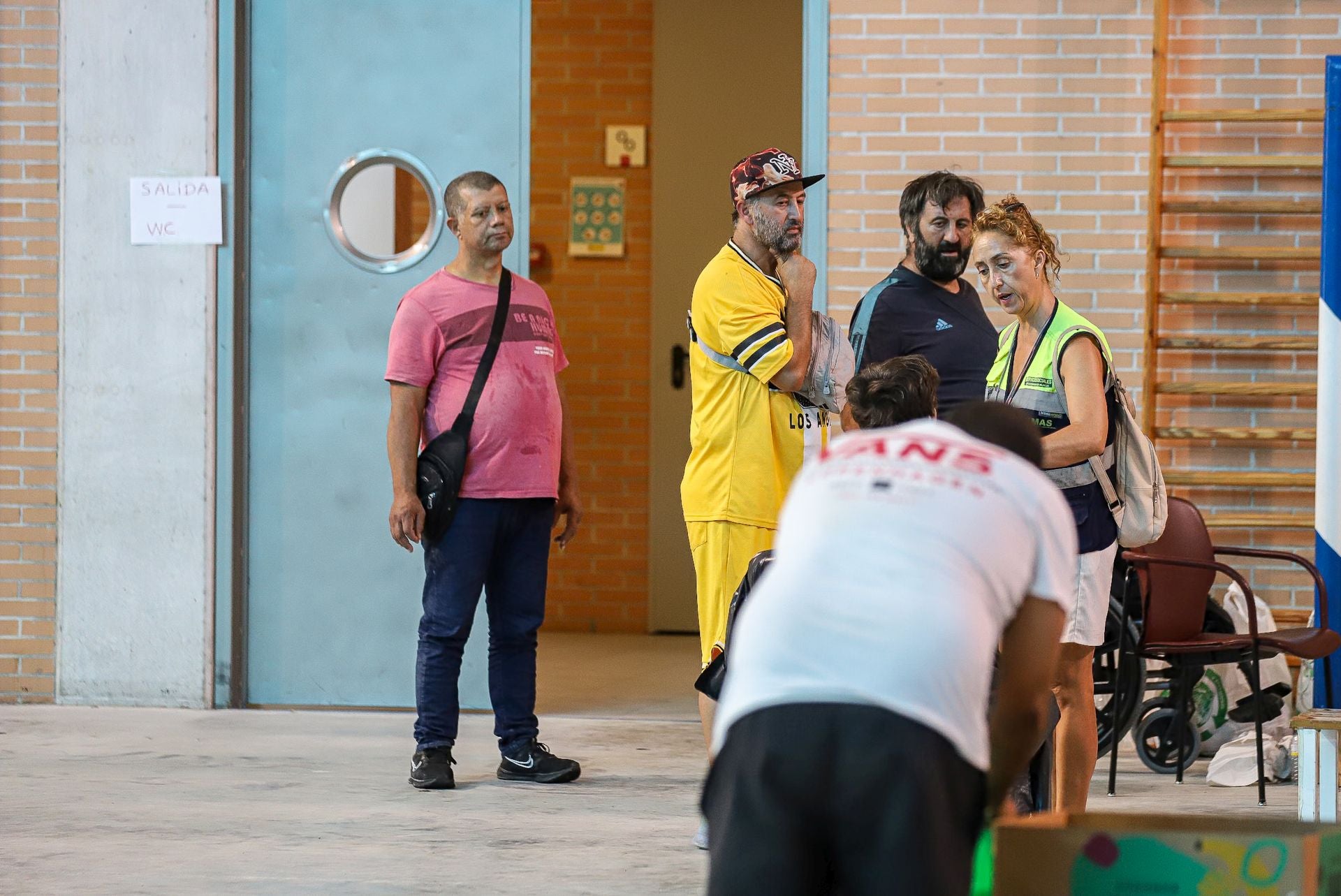 En imágenes, Murcia sufre la alerta roja por calor y el pabellón Cagigal se habilita como refugio climático