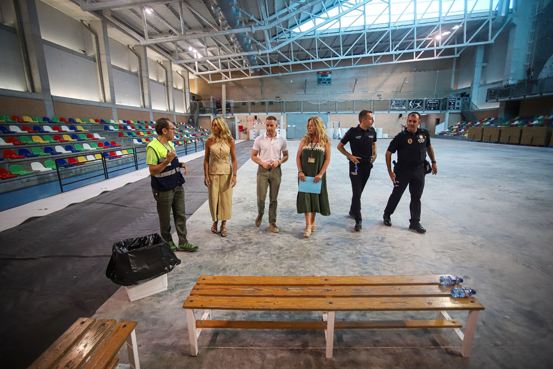 En imágenes, Murcia sufre la alerta roja por calor y el pabellón Cagigal se habilita como refugio climático