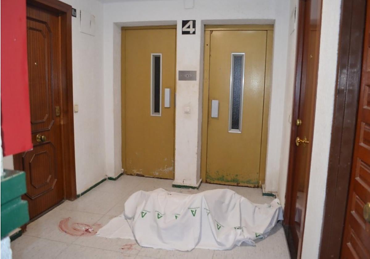 Cadáver de Bourama Dembélé, maliense residente en Murcia, en un edificio del barrio malagueño de La Palmilla.