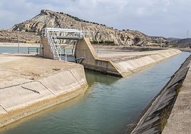Canal del Trasvase Tajo-Segura a su paso por Alhama, en un imagen de archivo.