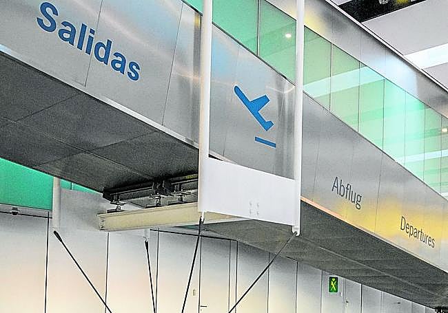 Aeropuerto de Murcia. Carlos Ferrater, Ramón Sanabria y Josep María Casadevall. 2012