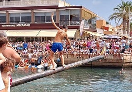 Celebración de la cucaña, este pasado viernes.