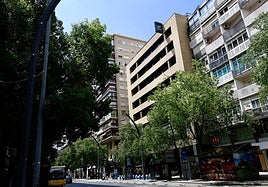 Sede Social de la Caja de Ahorros de Murcia (hoy CaixaBank). Enrique Carbonell y José María Torres Nadal. 1983.
