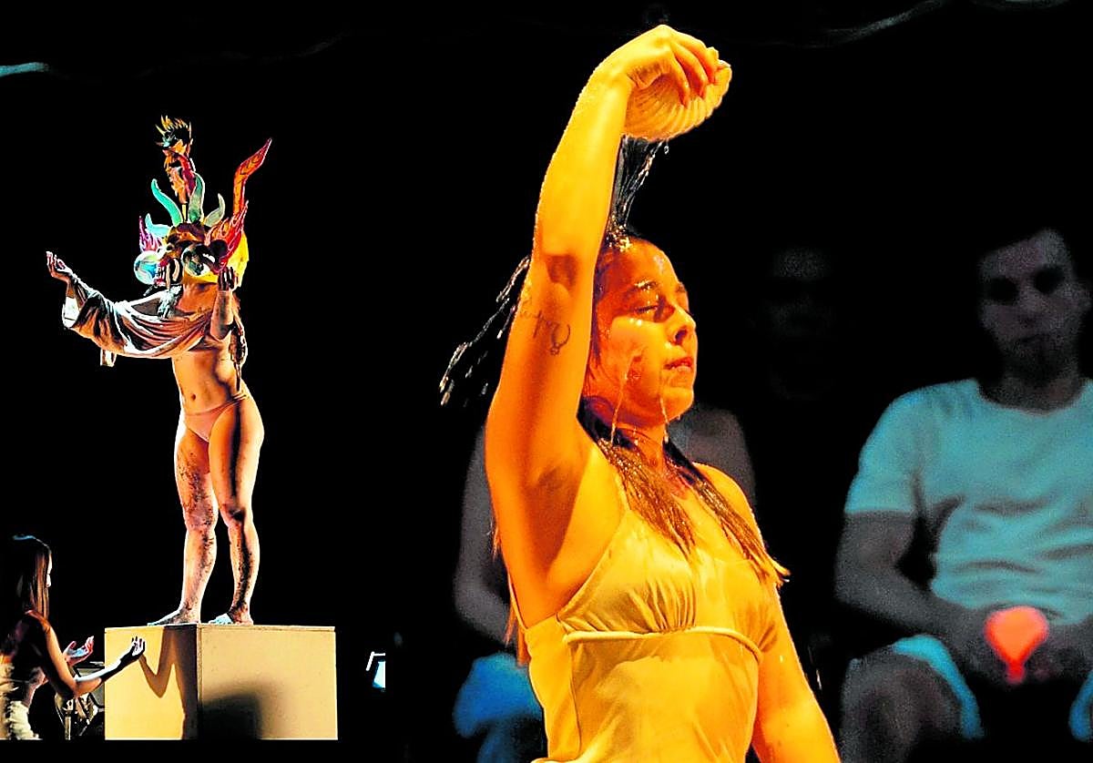 Proyecto escénico 'Candelaria', de Milsa Maúrtua, espectáculo exhibido en el Festival Estrenarte que hoy se podrá ver en la plaza de España de San Javier.