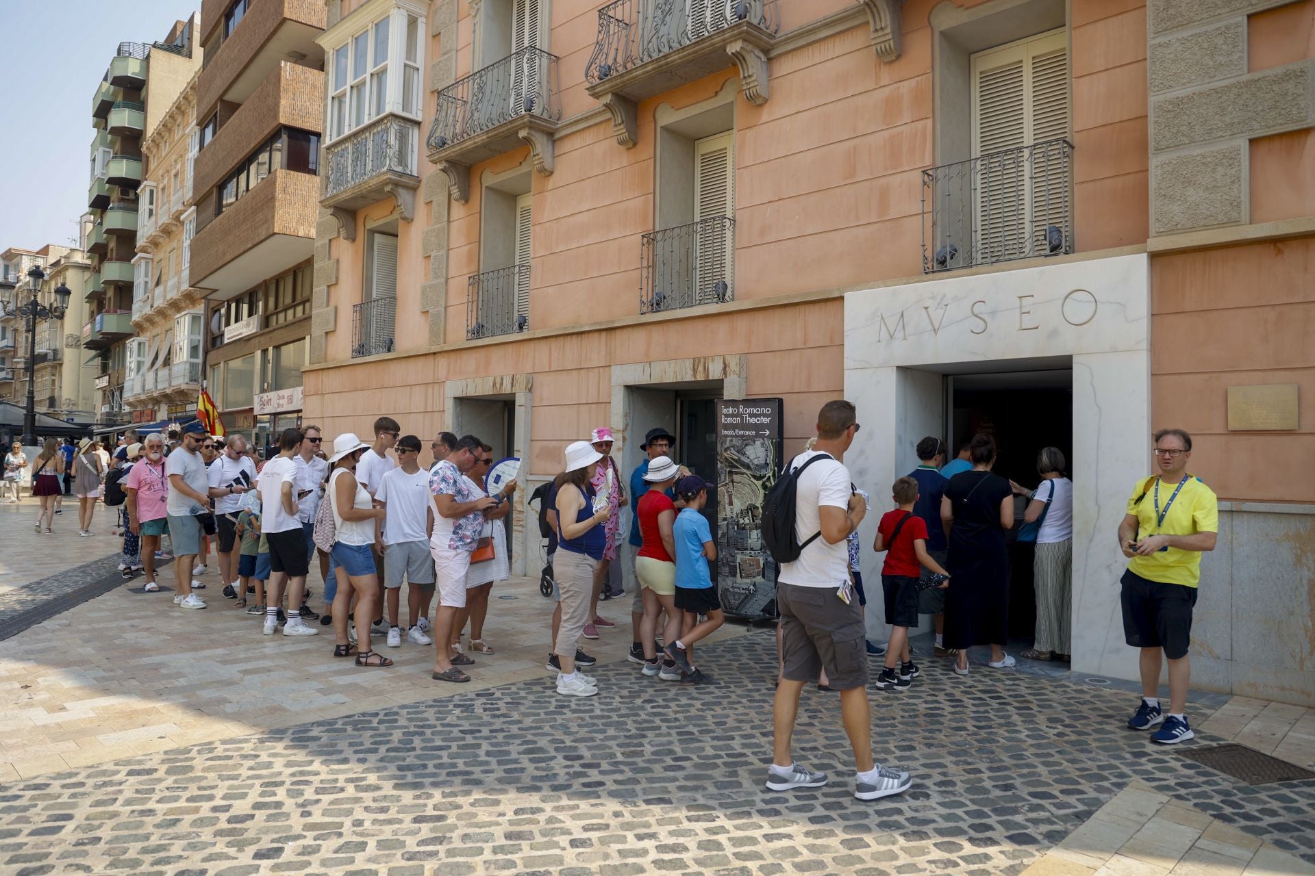 Dos cruceros llenan las calles de Cartagena con más de 7.000 turistas