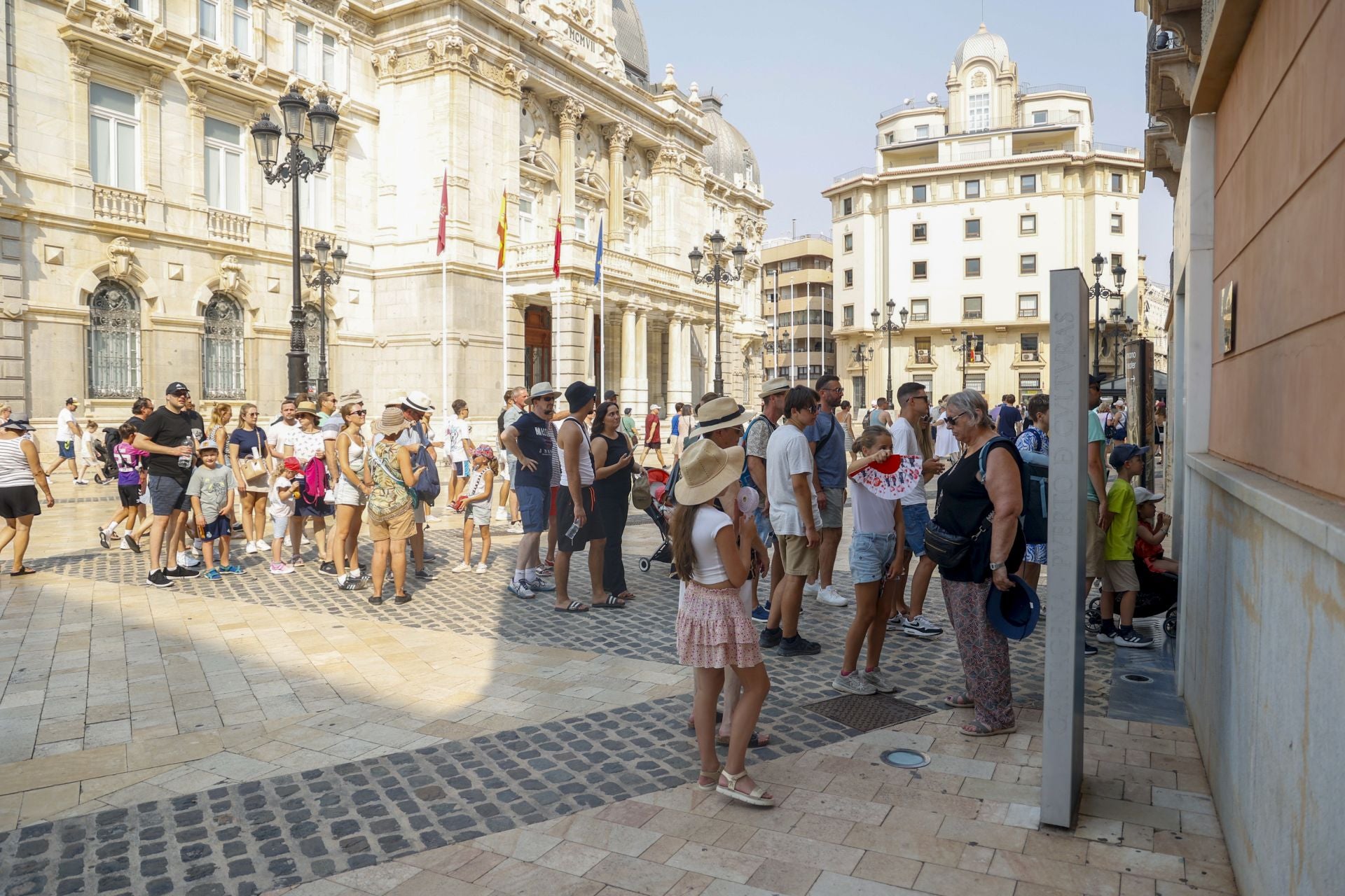 Dos cruceros llenan las calles de Cartagena con más de 7.000 turistas