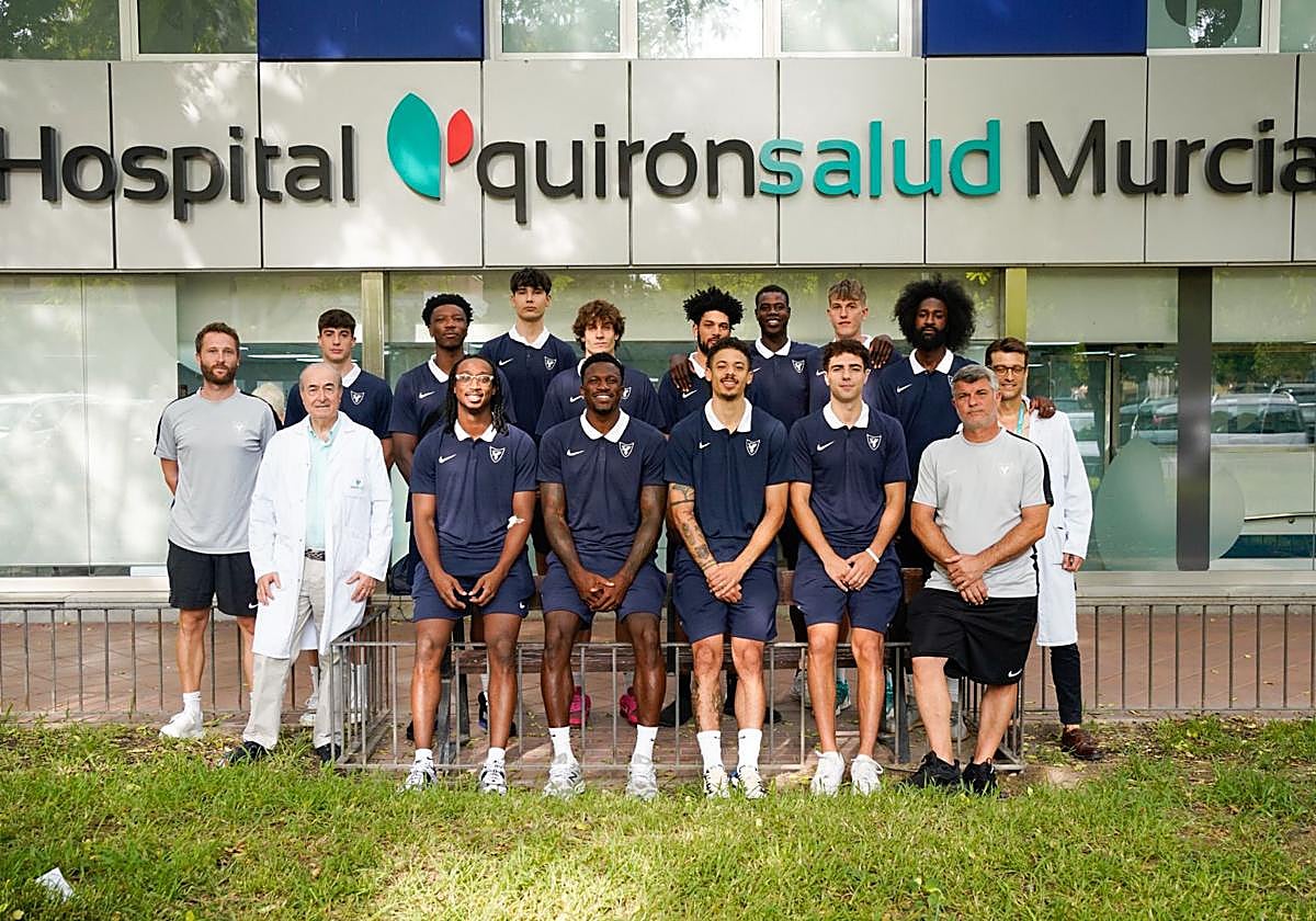 El Hospital Quirónsalud Murcia revisa la salud de la plantilla del UCAM Murcia CB antes del inicio liguero