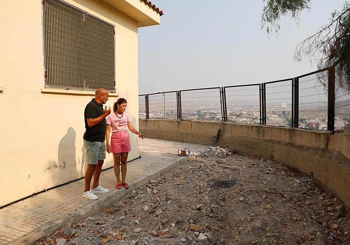 La concejala de Educación en el Ayuntamiento de Lorca, Rosa María Medina, en una visita a uno de los colegios donde se han realizado las actuaciones.