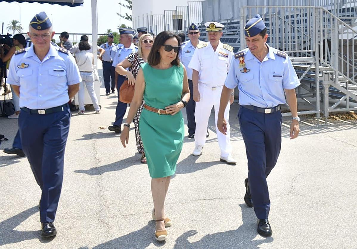 Margarita Robles, este jueves, en la Academia General del Aire y del Espacio.