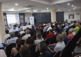 Asistentes a la presentación del estudio, este jueves, en el Hotel Las Gaviotas de La Manga.