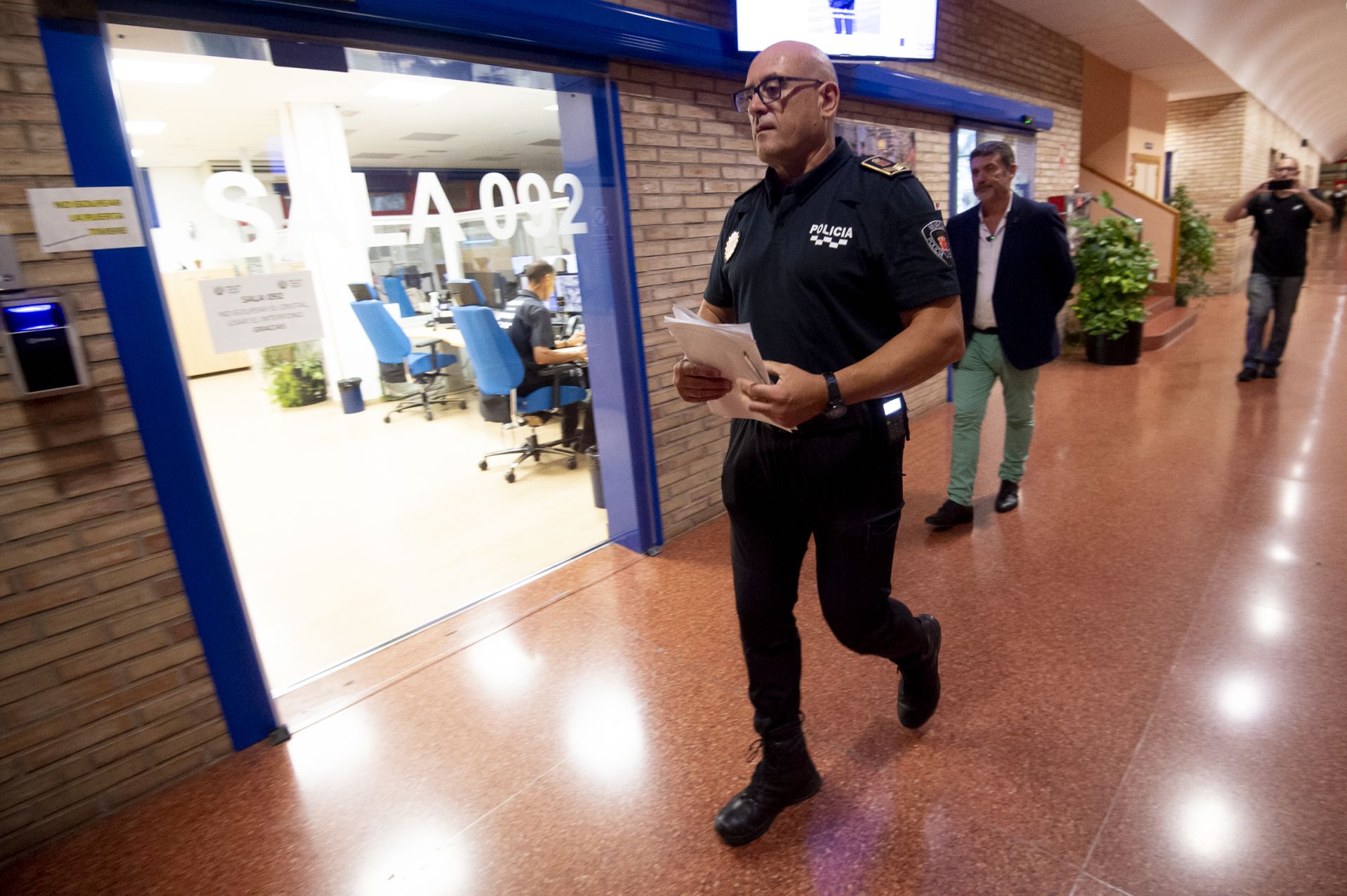 Así trabajan las patrullas nocturnas de la Policía Local de Murcia
