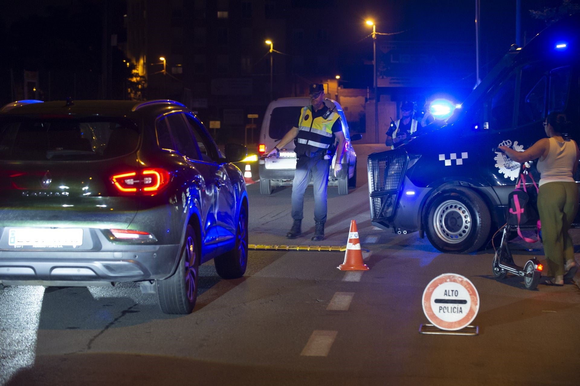 Así trabajan las patrullas nocturnas de la Policía Local de Murcia
