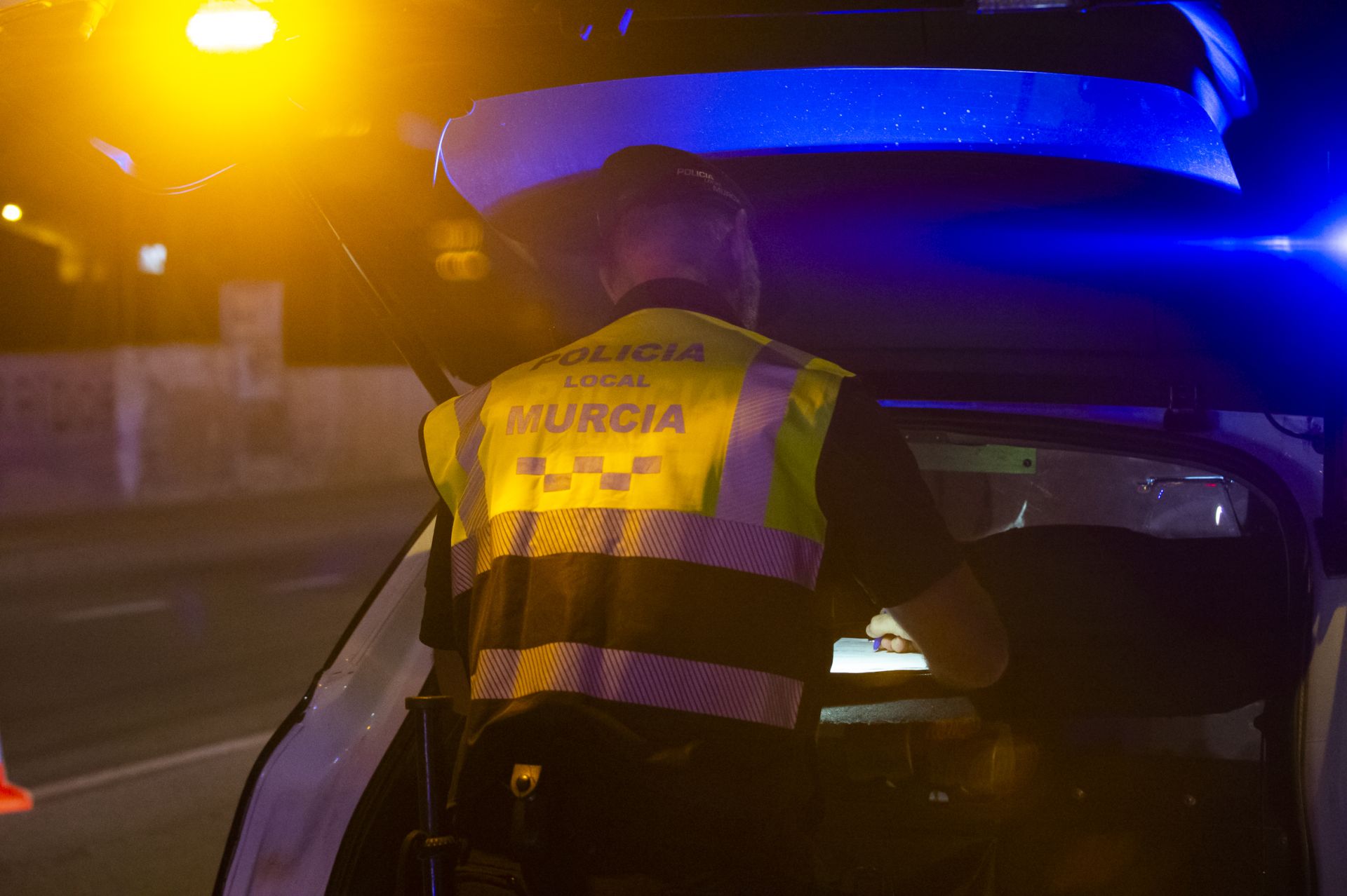Así trabajan las patrullas nocturnas de la Policía Local de Murcia
