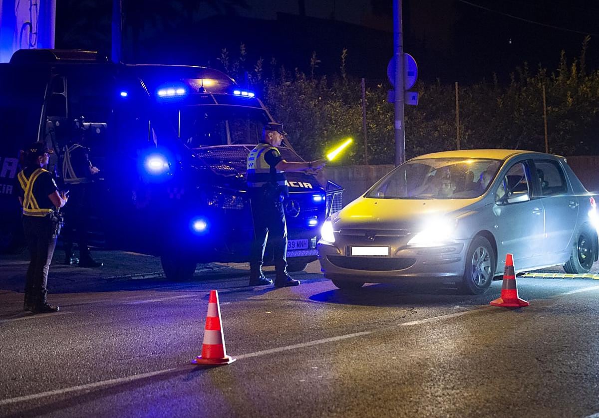 Los agentes realizan diversas comprobaciones en Cabezo de Torres.