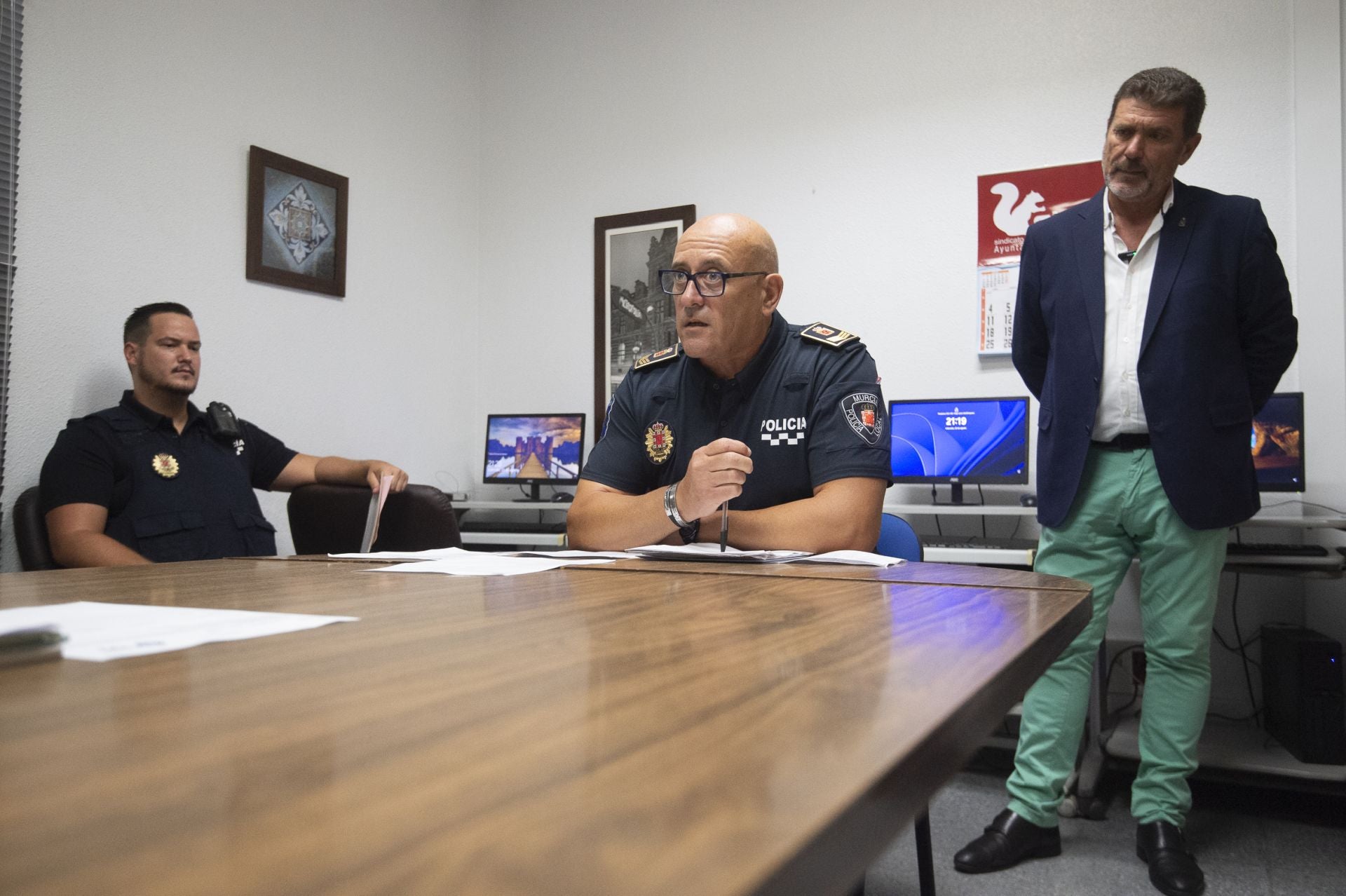 Así trabajan las patrullas nocturnas de la Policía Local de Murcia