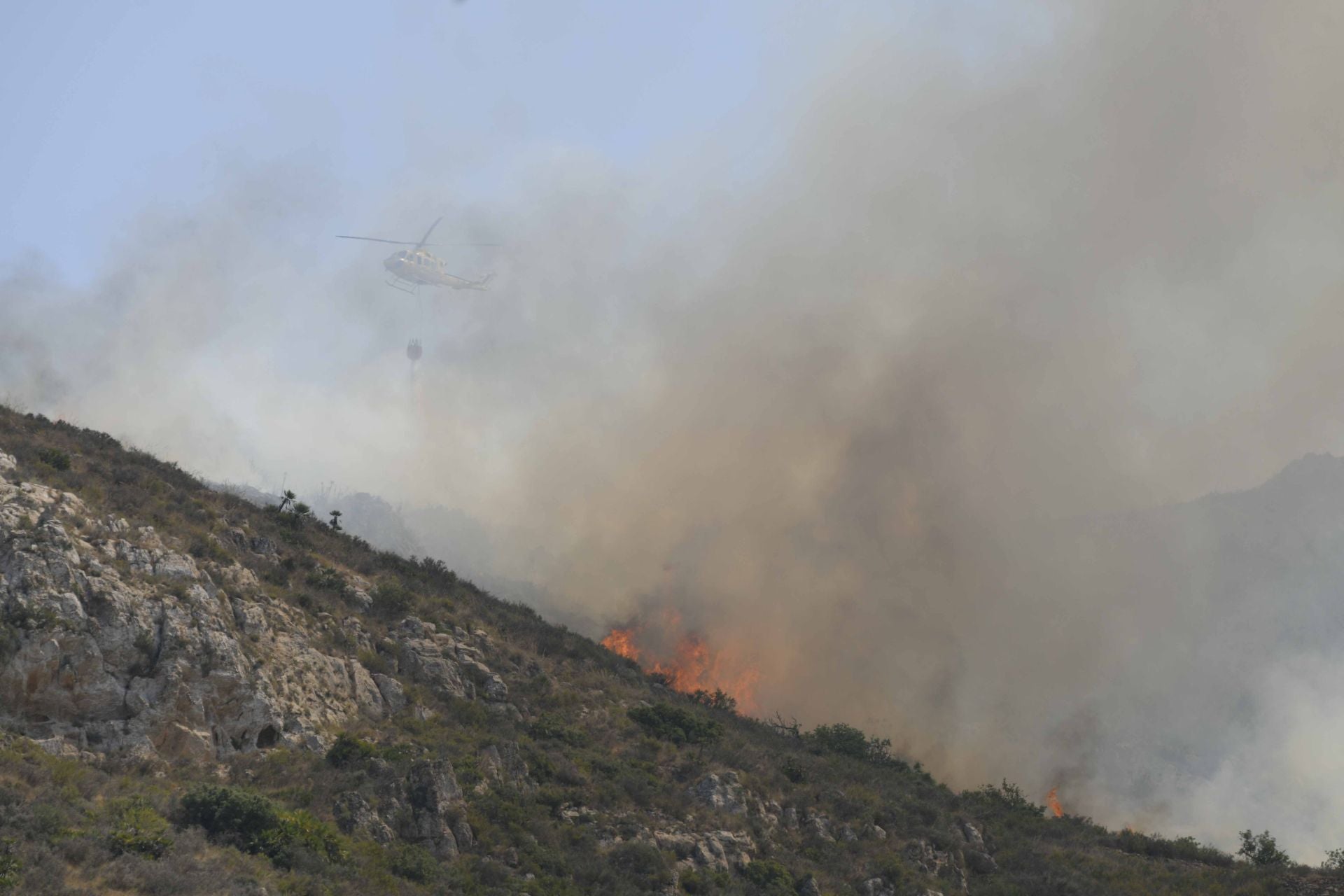 Las imágenes del incendio del Cedacero en Cartagena
