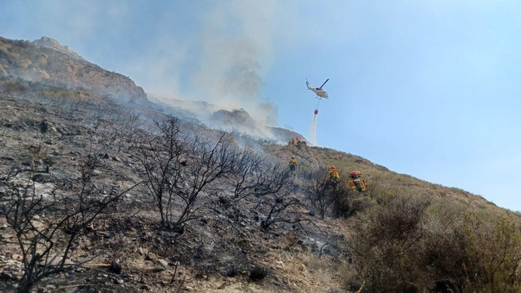 Las imágenes del incendio del Cedacero en Cartagena