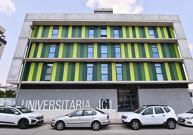 Alojamiento para estudiantes JC1, en la avenida Juan Carlos I de Murcia.
