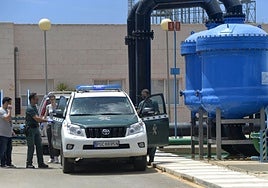 Registro de la Guardia Civil en la desaladora de Escombreras, en 2016.
