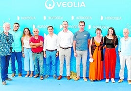 Responsables de Hidrogea, con su consejero delegado, Juan José Alonso, al frente, ponentes de la mesa redonda e invitados, entre ellos el rector de la UPCT, Mathieu Kessler.