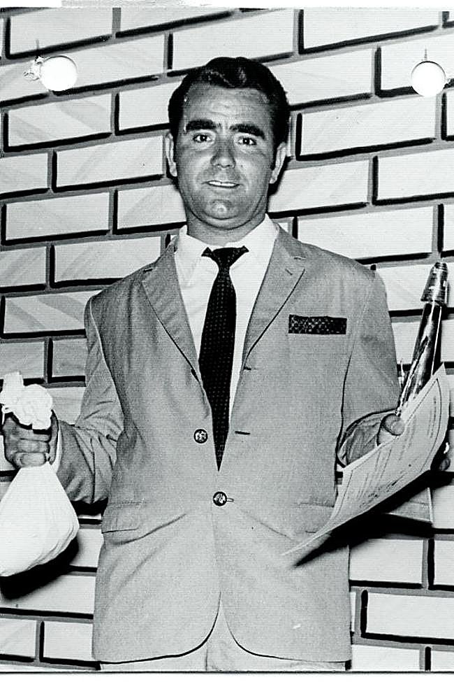 Miguel Caparrós, triunfador del Festival del Cante de las Minas de 1968. La Verdad. Donación de la Biblioteca Regional (registro entrada 1/2014).