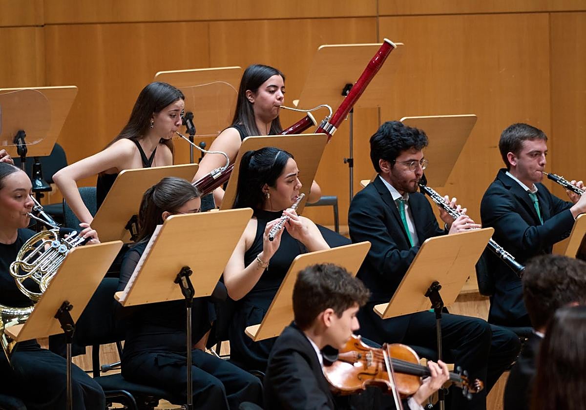 Algunos de los músicos que componen la OJRM.