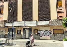 Fachada principal del Cine Central, en una imagen del pasado julio.