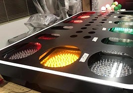 Montaje de un semáforo inteligente, en una imagen de archivo.