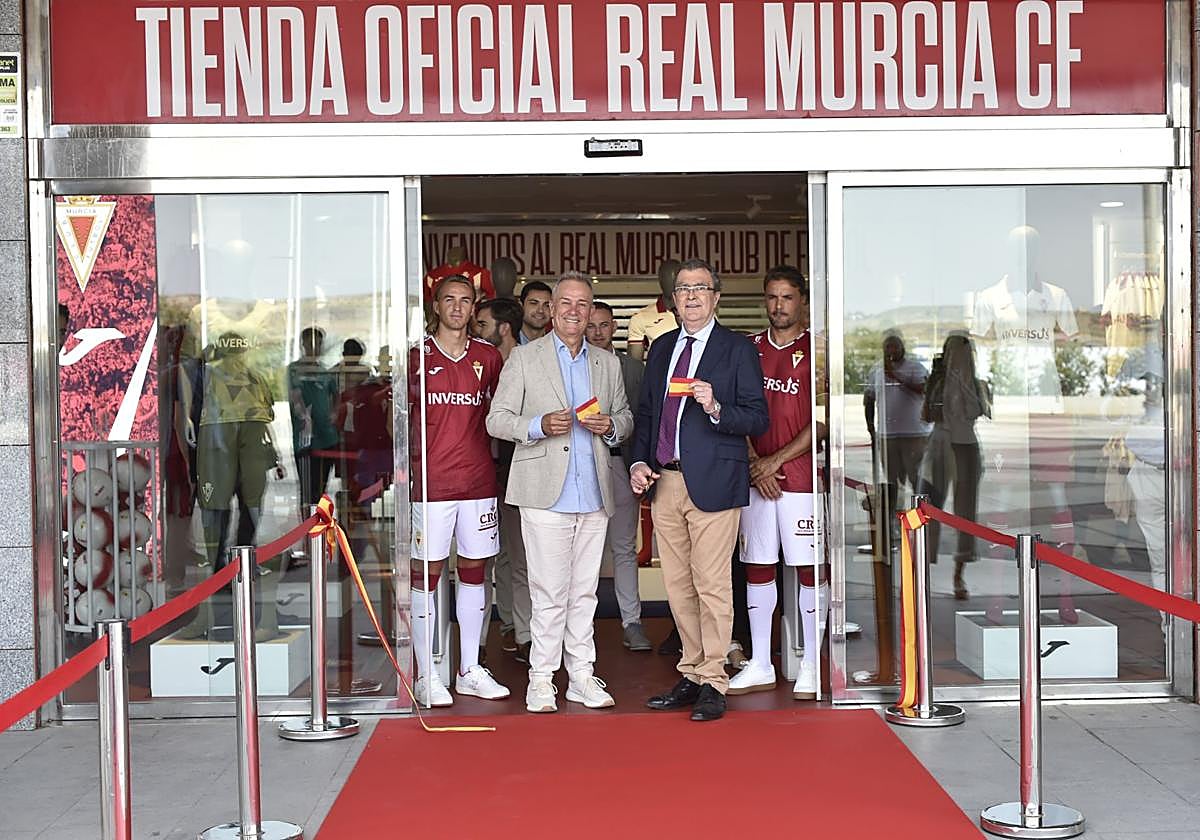 La presentación de la tienda del Real Murcia, en imágenes