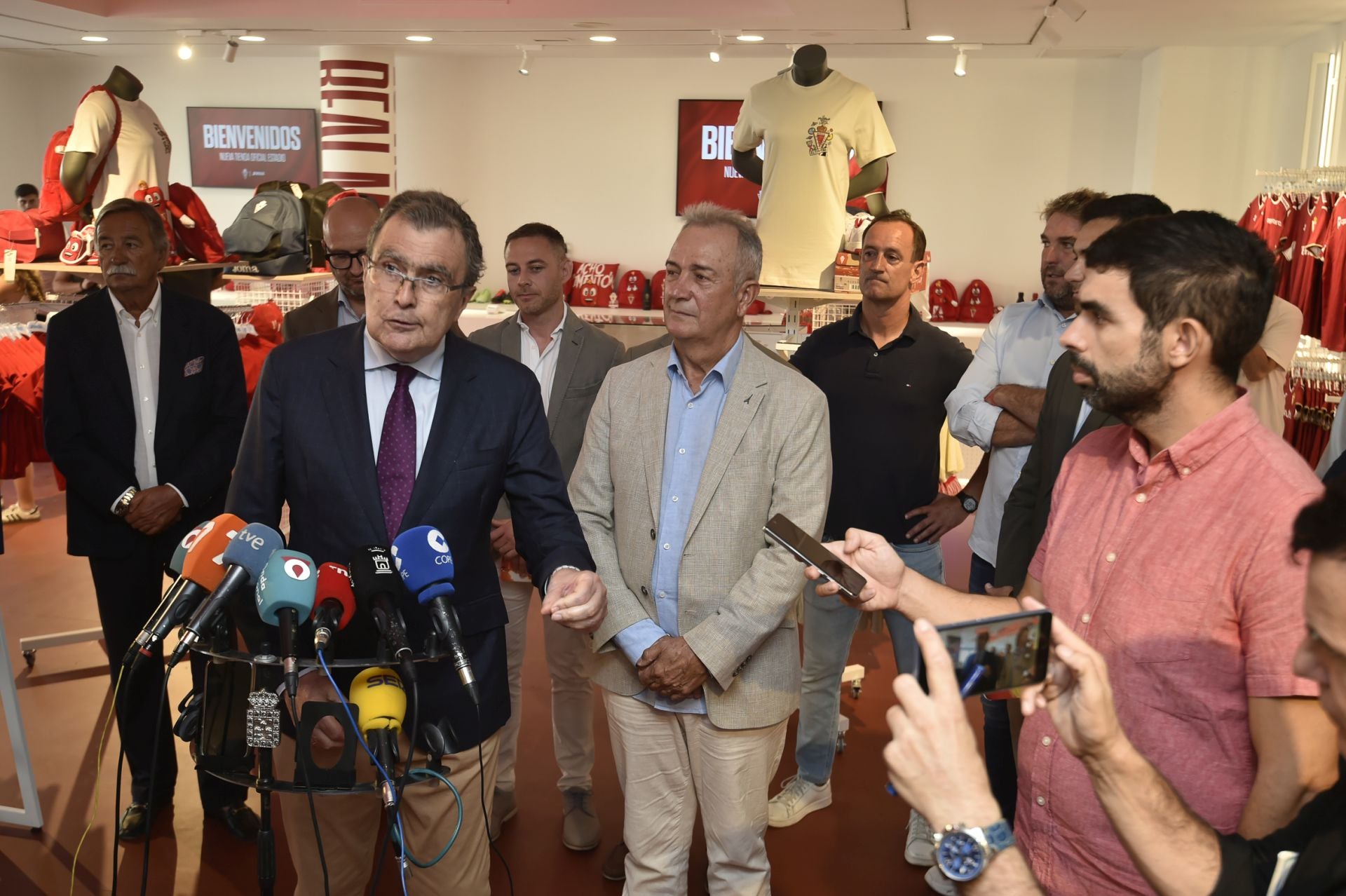 La presentación de la tienda del Real Murcia, en imágenes