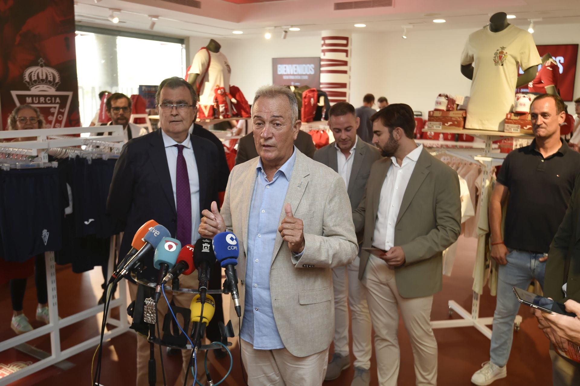 La presentación de la tienda del Real Murcia, en imágenes