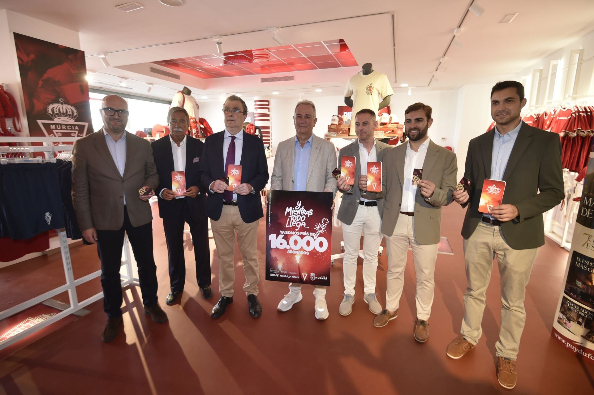 La presentación de la tienda del Real Murcia, en imágenes