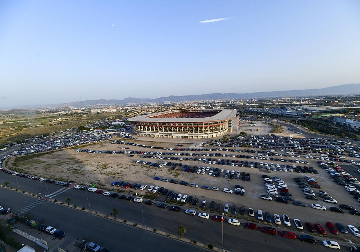 Vista panorámica del Estadio Enrique Roca de Murcia y sus alrededores en un duelo del Murcia celebrado al final del pasado curso.