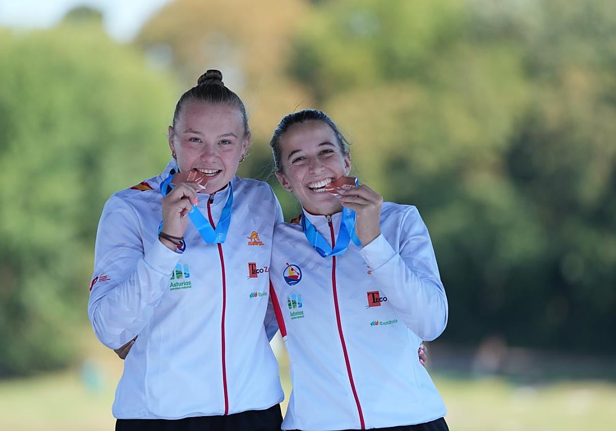 Viktoria Yarchevska (i.) y María Ángeles Moreno (d.), con el bronce.