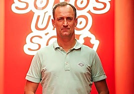 Joseba Etxeberria, en el túnel que conduce al terreno de juego del Enrique Roca.