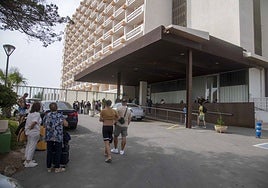 Entrada al Hotel Cavanna de La Manga.