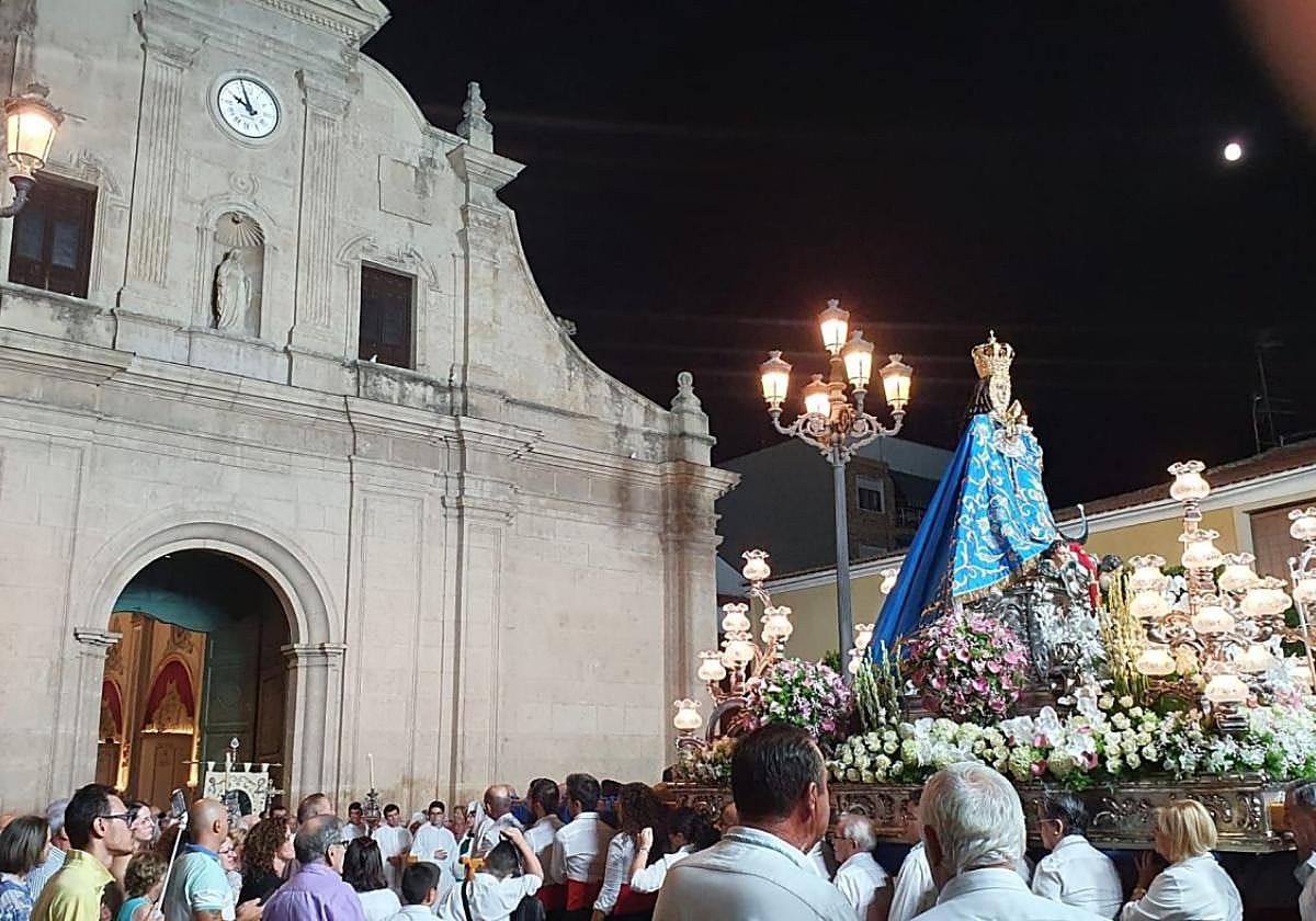 Procesión de Nuestra Señora de la Consolación. Actuación del Coro y Danzas de Molina el pasado año.