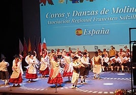 Actuación del Coro y Danzas de Molina el pasado año.